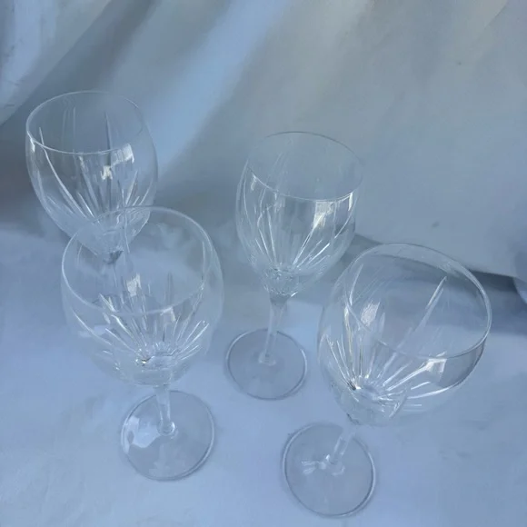 Iriana by CHRISTOFLE Elegant Clear Crystal Wine Glass Set of 4 Red Wine Glasses - Picture 5 of 6